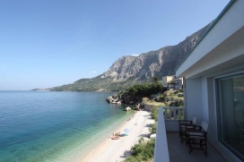 Villa  bonita y confortable en Makarska Opcina, Istria, costa norte y Croacia Montañosa, Croacia  con piscina privada, para un máximo de 10 personas.Esta villa está situada  en una  zona playera y  a 25 m de la playa y le ofrece mucha privacidad, un jardín y  maravillosas vistas  a la bahía, a la playa y al mar.El confort y la cercanía de la playa hacen de esta villa un alojamiento ideal para pasar sus vacaciones con familia o amigos.Interior, Makarska Opcina
