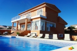 Villa en Calpe, PARA 8 PERSONAS. Muy bien situada, cerca de la playa de Levante y de todos los comercios., Calpe