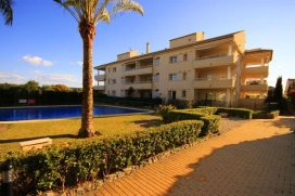 Apartamento  confortable en Javea, Costa Blanca, España para un máximo de 6 personas  con piscina comunitaria.Este apartamento está situado  en una  zona urbana y  a 100 m de la playa de Montañar I y le ofrece un jardín con c, Javea