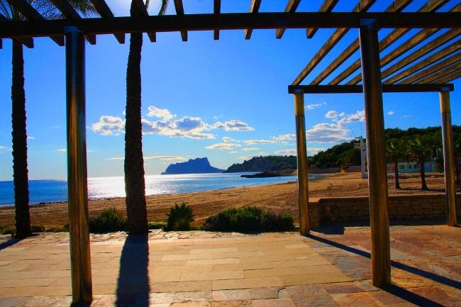 Ferienwohnung für 4 Personen in Moraira, Costa Blanca: 2 Schlafzimmer, 1 Badezimmer, Sat-TV, Strand 100 m, Waschmaschine, Hund erlaubt