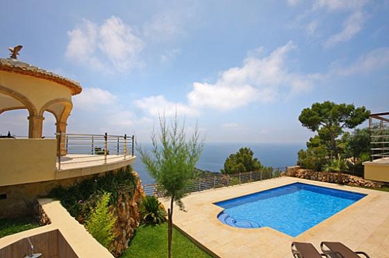 Ferienhaus mit Pool für 6 Personen ca. 220 mÂ² in Javea, Costa Blanca: 3 Schlafzimmer, 1 Badezimmer, Klimaanlage, Sat-TV, Spülmaschine, Pool, Strand 2 km, abgeschl. Grundstück, Trockner, Waschmaschine