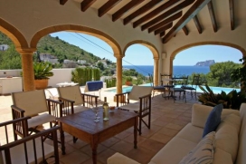 Villa de vacance en loction avec piscine privée pour un maximum de 4 personas en Moraira, Costa Blanca. La Villa "Azulete" réside dans El Portet, un quartier de Moraira. La villa est l'un des plus confortables à El Portet, avec se, Moraira