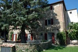 Maison de vacances "la Canonica" pour 8 personnes maximums. Cette propriété très agréable se situe au  pied de la ville de Cortona, à seulement 4 km. Comme son nom le suggère, il s'agit du presbytère (canonica) d'un, Cortona