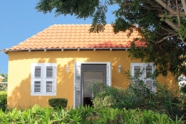 Rita’s House- part of the entire Landhuis Jan Thiel Country Estate - offers facilities for 2 to 4 guests. It is an authentic, petite country house with a special charm all of its own and consists of a Living room/kitchen, a bedroom and ensuite , Brakkeput Abao