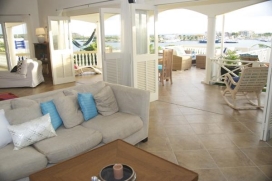4 bedrooms, 3 bathrooms, sleeps 8. If you are looking for a luxury villa, nearly waterfront and with a breathtaking 270 degree view overlooking a lagoon, sea and marina, then your search begins and ends with this beautiful luxury home located in one , Brakkeput Abao