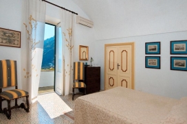 Villa Splendida Vista is built on a rocky ridge above the sea in a residential area of the upper part of Positano, the most beautiful town on the Amalfi Coast. With its magnificent sea view terraces, gorgeous swimming pool, large Jacuzzi bath, Turkis, Positano