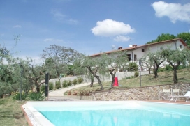 Edera – Holiday Apartment in Larciano for 6 people (7 in option) and shared swimmingpool.These amazing properties has recently been renovated and serve today as a complex of three apartments right beside the owner’s house., Larciano
