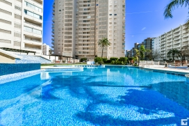 Holiday rental apartment for maximum of 4 people. New building finished in 2004. Situated very near to the sandy beach La Fossa, with nice views to the sea and salt flats. Not far from the Peñon de Ifach. , Calpe
