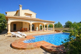 Holiday rental villa for maximum of 8-9 people.Luxurious 2-storey villa located in a quiet residential area of Calpe near the sand beach Playa de Levante. This high standard villa offers amazing views of the Peñon de Ifach, the symbol of the Cos, Calpe