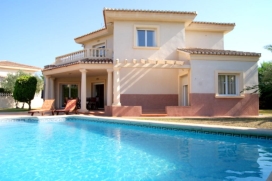 Rental Villa in Denia. Villa Noguera is situated aprox. 500m. from the sandy beach and close to supermarkets and restaurants. With capacity for 8 people. The villa with big plot aprox. 800m. with parking for some cars, build barbecue, big swimmi, Denia
