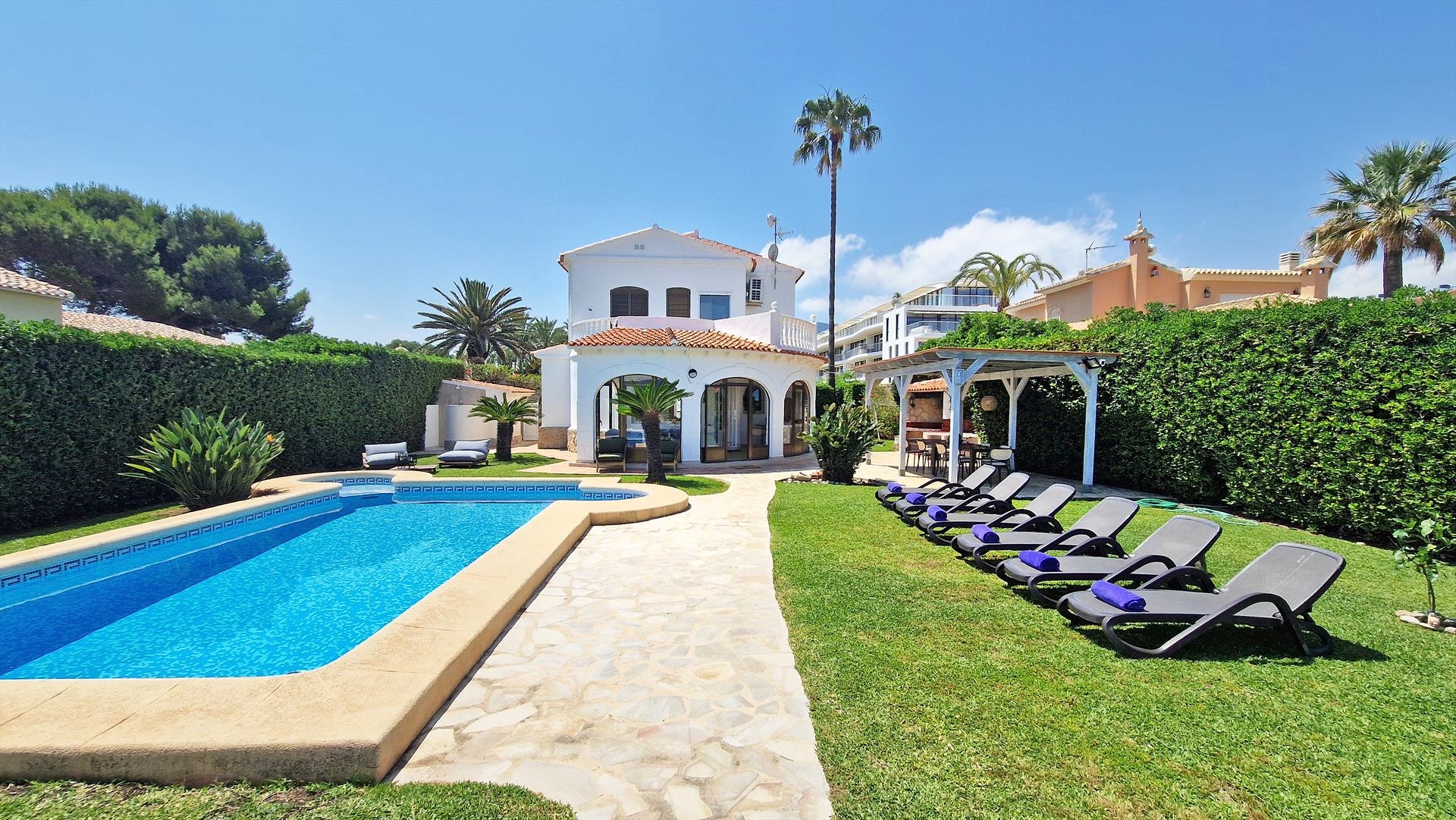 Quality Rent a villa S.L.