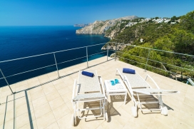 Luxurious holiday villa with private swimming pool and breathtaking sea views, in Javea on the Costa Blanca, for a maximum of 6 people. Newly renovated villa on 3 levels with spectacular views of the Mediterranean sea and coastline of Javea. Villa Bo, Javea