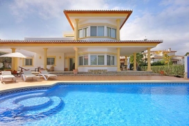 A beautiful comfortable and modern villa with private pool, in Javea, Costa Blanca, Spain for a maximum of 6 persons.This villa is situated in a quiet wooded and urban area and at 4 km from El Arenal beach with all its many facilities to go out or have dinner in. It offers privacy and a lawned garden which is great for kids to play on, with gravel and trees. You can enjoy many meals outside by its great barbeque with your loved ones. Its tranquility, comfort and the vicinity of the beach make this an ideal villa to celebrate your holidays with family or friends and even your pets.Interior, Javea