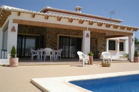Beautiful villa of new construction and rustic style. Placed in Teulada-moraira to 5km. Of the beach and to 200m. Of supermarkets., Moraira
