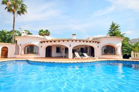 Holiday rental villa with private pool for maximum 8 people in Moraira - Costa Blanca. Villa situated in a beautiful and well maintained living area, near a specialised restaurant, tennis court and minigolf court and little comercial center. This comfortable villa has a beautiful marble floor with floor heating and exists of two floors. From the terrace sea view., Moraira