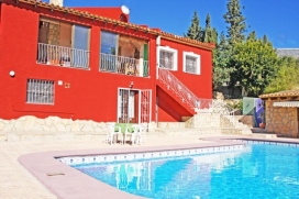 Mooie en comfortabele villa in Calpe, Costa Blanca, Spanje met privé zwembad, voor maximaal 6 personen.Deze villa ligt in een heuvelachtige en residentiële omgeving en op 3 km van het strand van Playas de Levante. De accommodatie biedt veel, Calpe