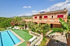 Selvasses,&nbsp;Beautiful house at the foot of the mountains. Spacious rooms, large terraces and porches....