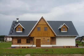 Dit luxe vakantiehuis bevindt zich in het Reuzengebergte, in het wintersportstadje Vrchlabi. Dit vakantiehuis is een prachtige Roubenka, een type huis dat typerend is voor het Reuzengebergte., Vrchlabi