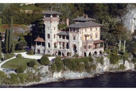 Diese Wohnung befindet sich in der berühmten Villa Gaeta, die direkt auf den See 2 km weit von Menaggio gelegen ist. Die Lage ist einzigartig dank der Panorama, das die Region bietet und weil ist sehr ruhig., Menaggio