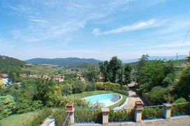 Villa la Rosa befindet sich im Herzen der Toskana zwischen Florenz, Arezzo und Siena. Eingebettet in die Hügel des Chianti und die Pratomagno Berge, liegt diese komfortable private Finca mit Pool und freiem Blick von seiner angehobenen Terr, Figline Valdarno