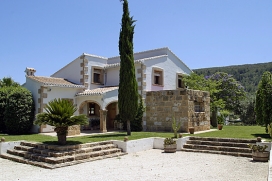 Ferienhaus in Javea, Costa Blanca, Spanien für maximal 6 Personen mit privatem Pool.Dieses Ferienhaus liegt in einer ländlichen und waldreichen Umgebung und in der Nähe von Supermärkten und bietet Privacy und einen Garten mit Rase, Javea