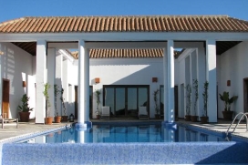 Luxus Villa mit privatem PoolLuxuriöse Villa für 8 Personen, 4 Doppelzimmer – jedes mit privatem Badezimmer. Sämtliche Räumlichkeiten sind mit Air-condition ausgestattet, tv Satellite, Internet Wifi, komplette Küche., Benalup-Casas Viejas