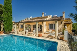 Villa Atenea, Прекраснкая, элитная вилла   с частным бассейном на 6 человек в Морайрe, нa Коста Бланкe, в Испании...